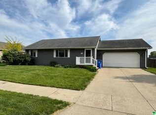 1547 Brandon Dr, Vermillion, SD 57069