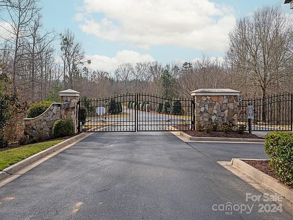 2nd image of 5149 Longbrooke Ct