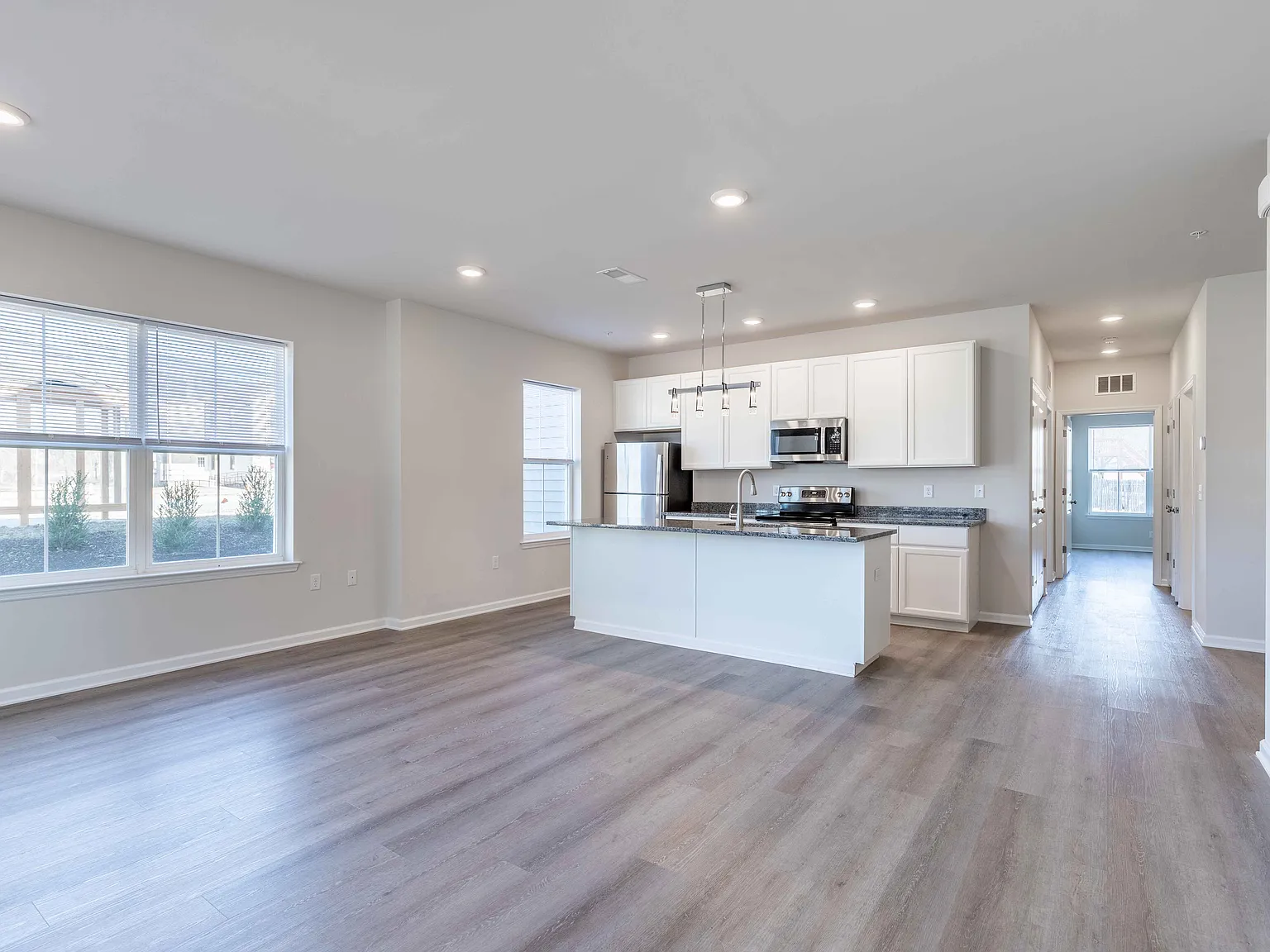 2 bed, 1258 sqft, $2,095 — Photo 4