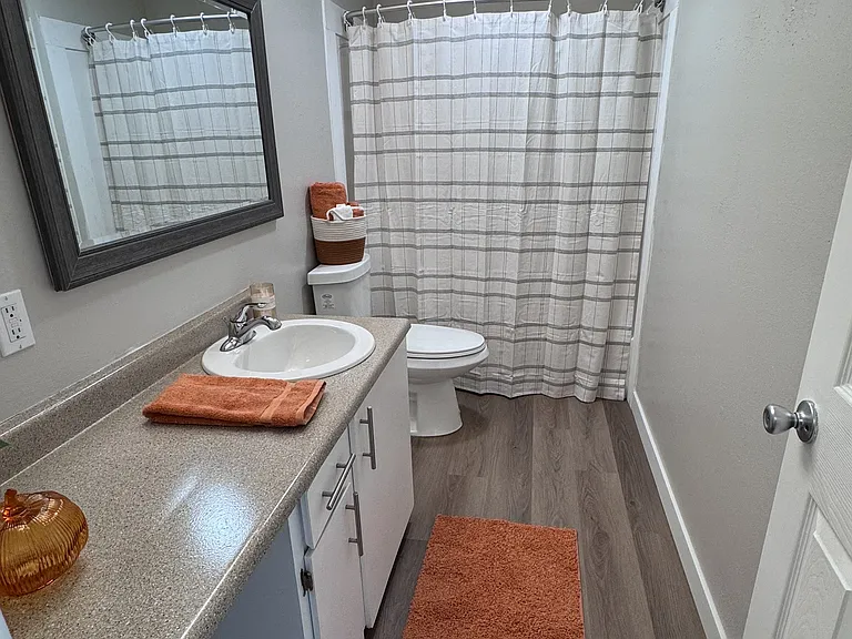 Somerset West Apartments — Photo 5