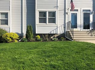 4 Village Dr #102, Hamburg, NJ 07419