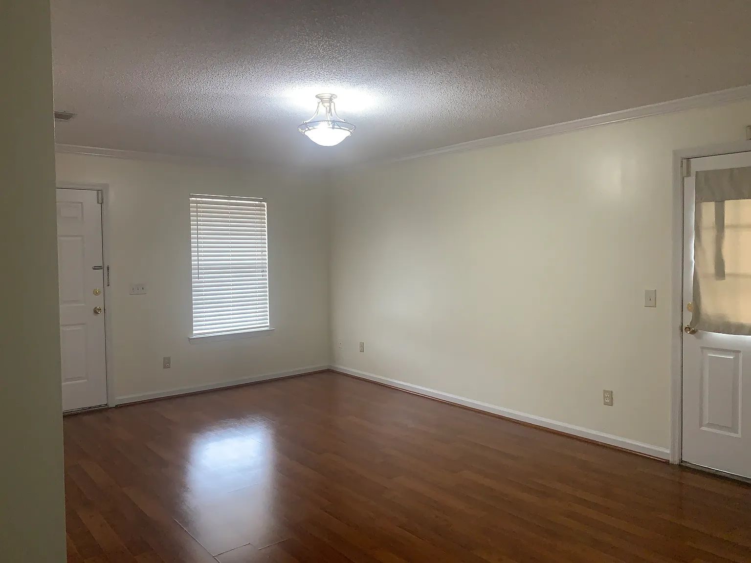 3 bed, 1142 sqft, $1,625 — Photo 2
