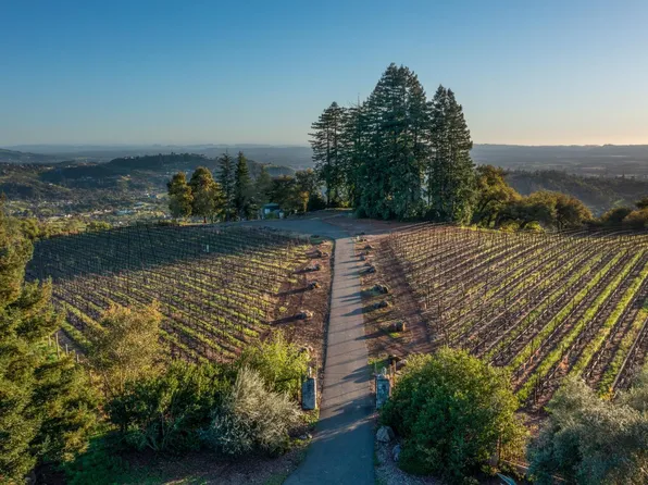 1960 Redwood Hill Court, Santa Rosa, CA 95404