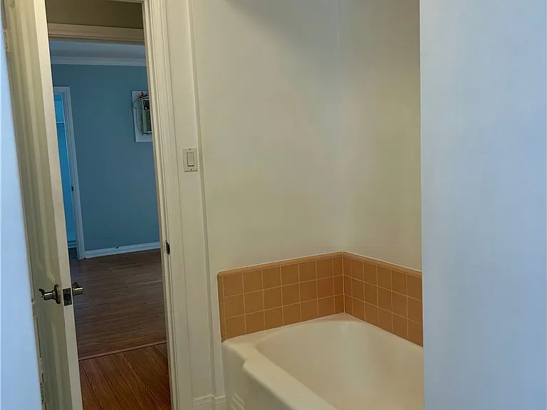 441 S Doheny Dr — Photo 9