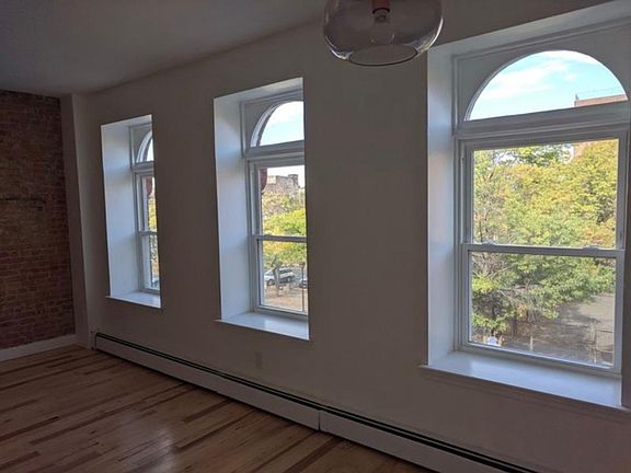 5th image of 53 Clinton Ave