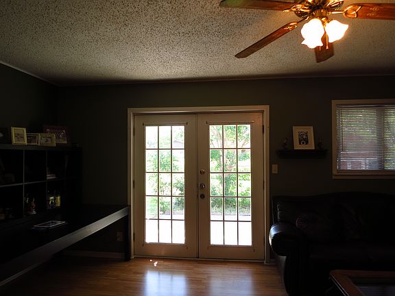 4th image of 612 Creek St