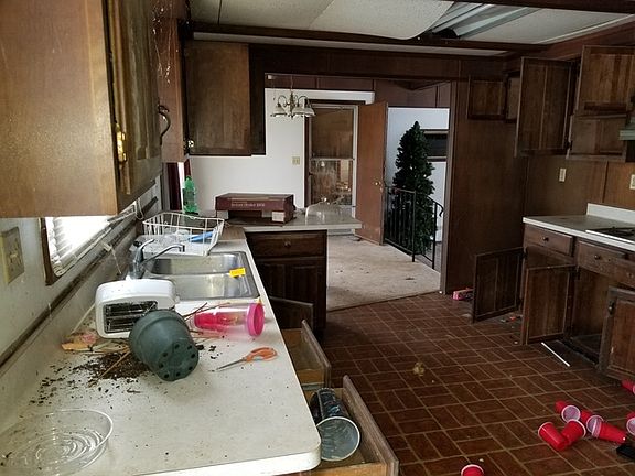 5th image of 806 E Bauman St