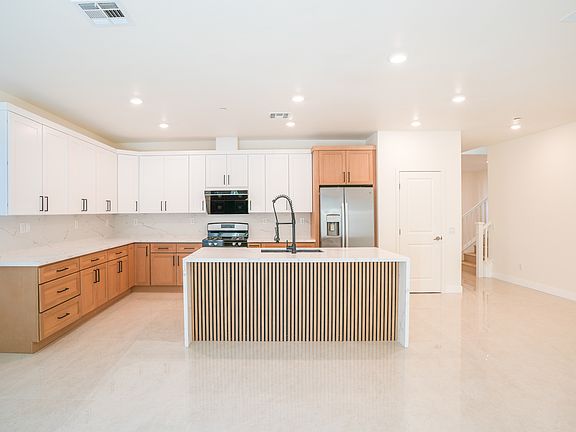 4th image of 2717 E Murdock Ln