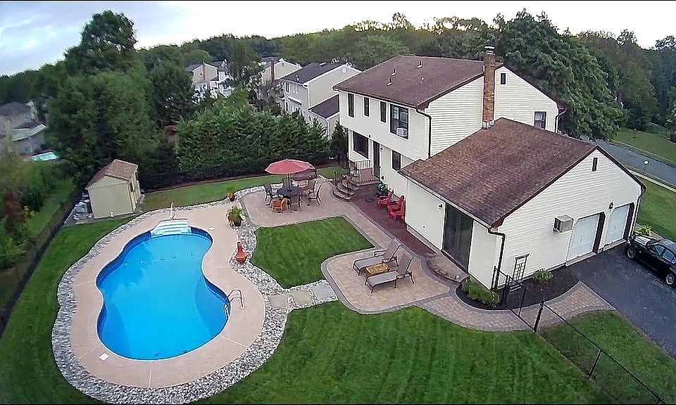 2nd image of 18 Brookside Rd