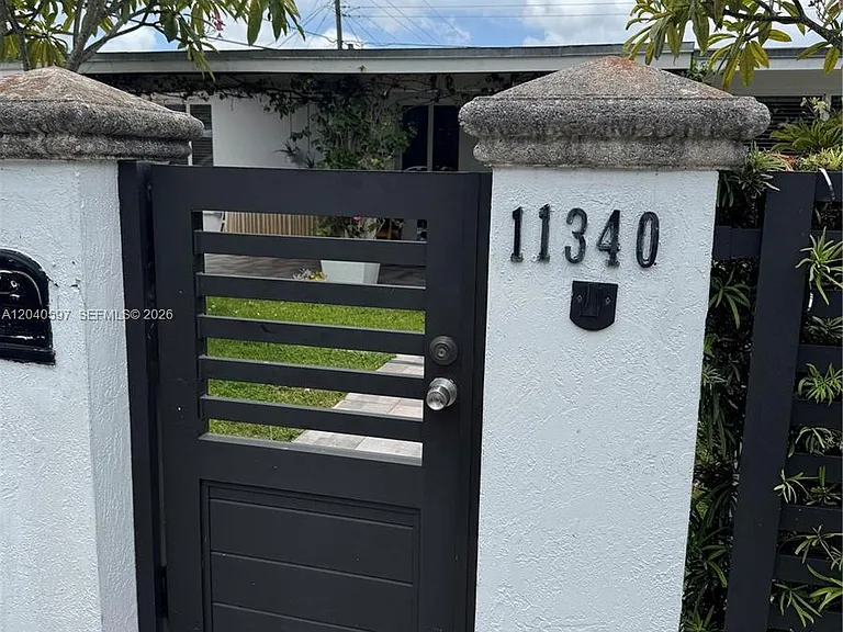 11340 SW 41st Ter — Photo 2