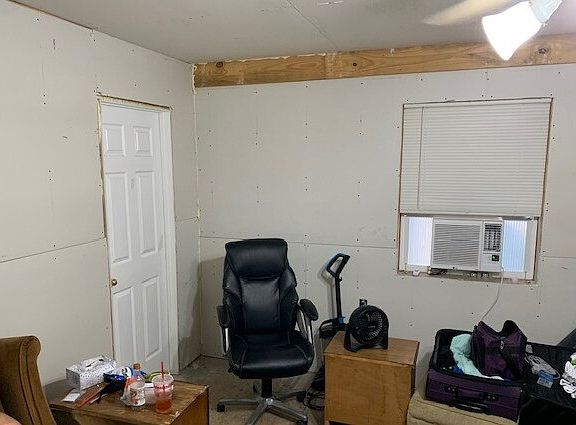 5th image of 202 E Carolina St