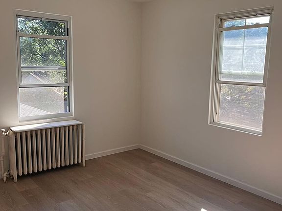 3rd image of 27 Marx St