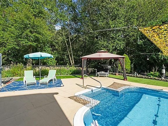 5th image of 34 Arrow Ln