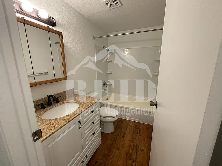 512 S Constitution Ave — Photo 16