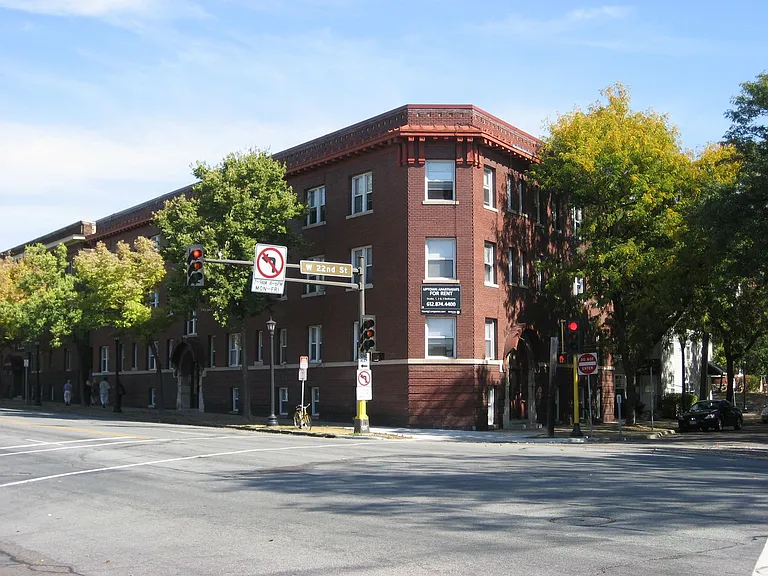 2121 Hennepin Ave S — Photo 22