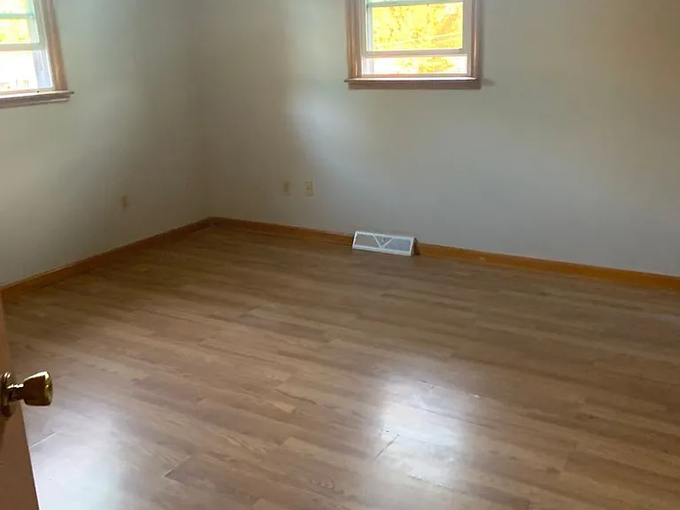 165 Greyland Dr — Photo 7
