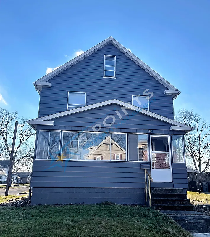 42 Helen Ave photo 1