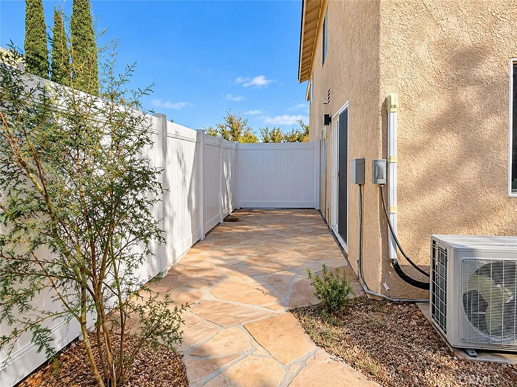2 bed, 760 sqft, $2,595 — Photo 4