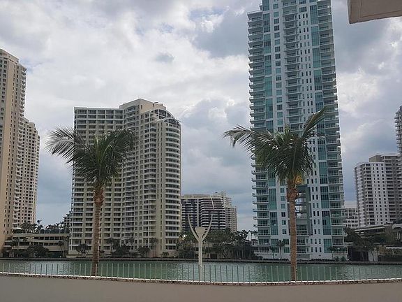 5th image of 335 Biscayne Blvd #2027