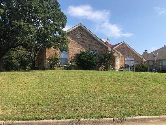 3rd image of 708 John Thomas Dr