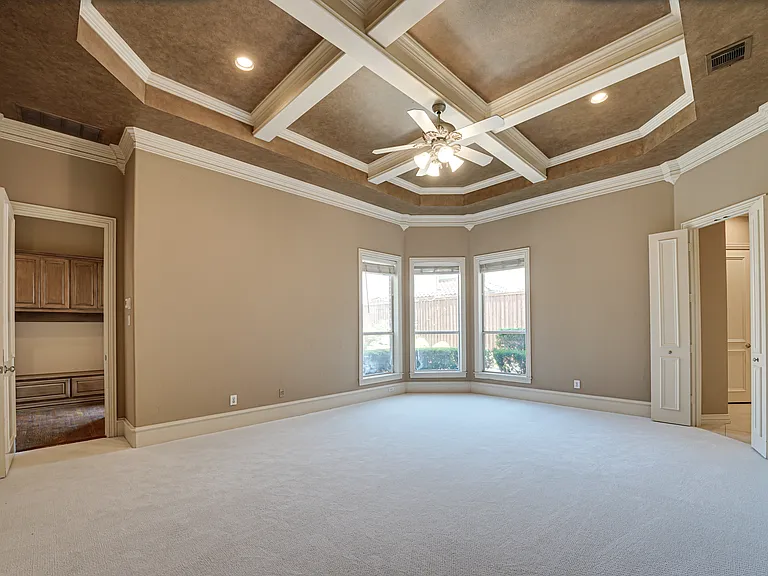 5004 Castle Creek Ct — Photo 18