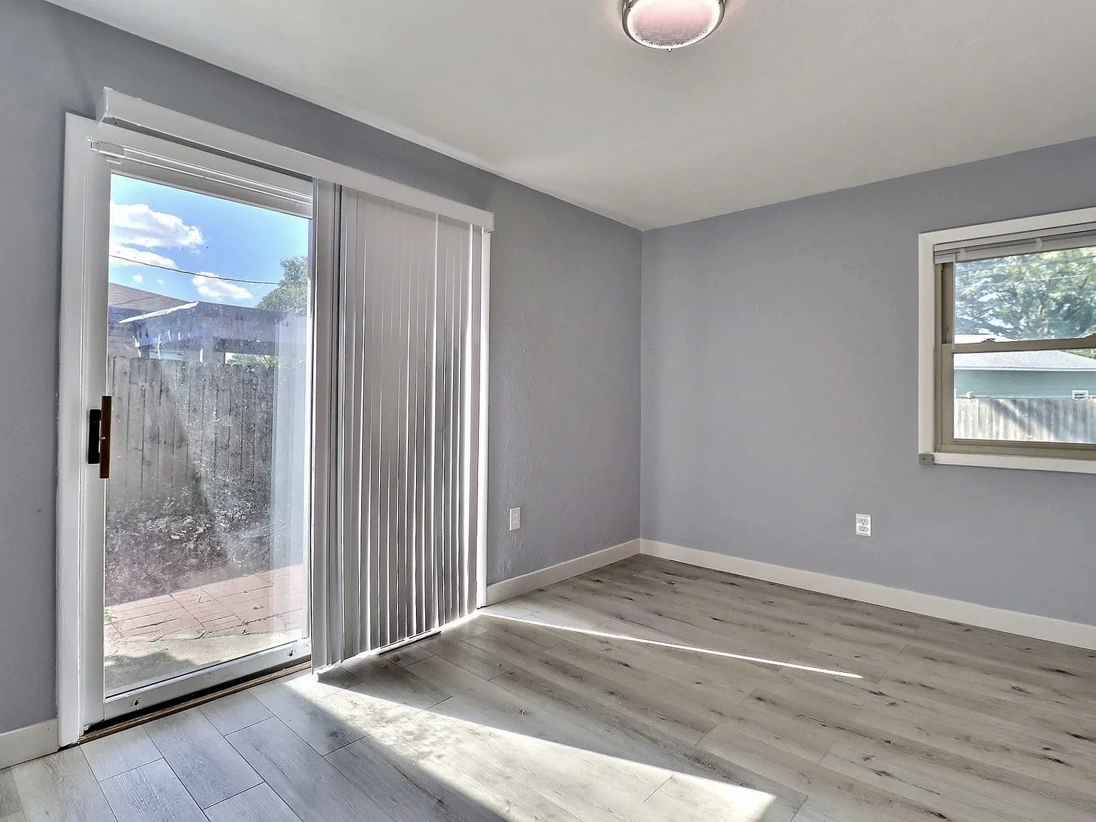 425 N Lincoln Ave — Photo 2