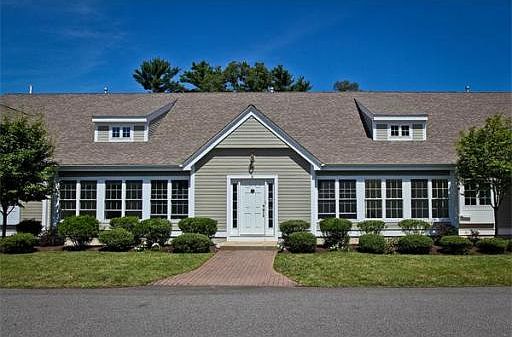 1st image of 9 Carriage Ln
