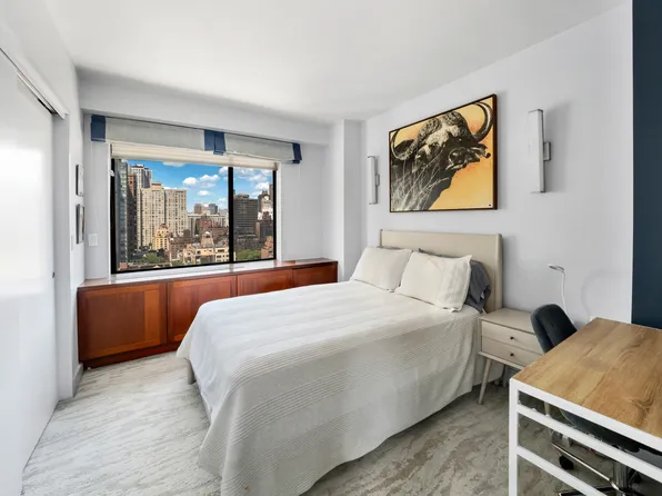 309 East 49th Street image 10 of 17