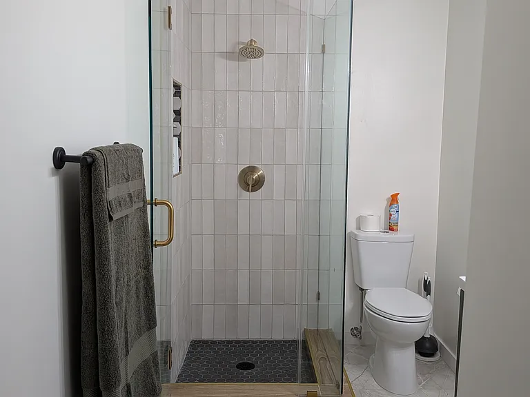 124 Sanders St — Photo 14