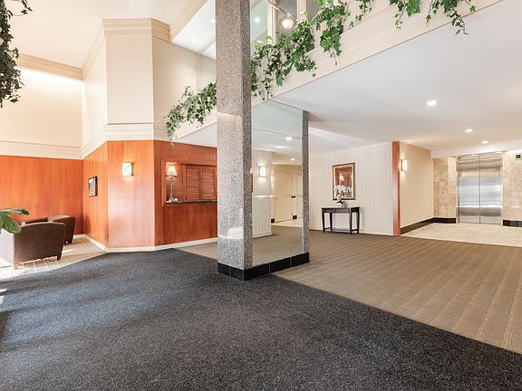 5th image of 1015 Barrington St #1534977