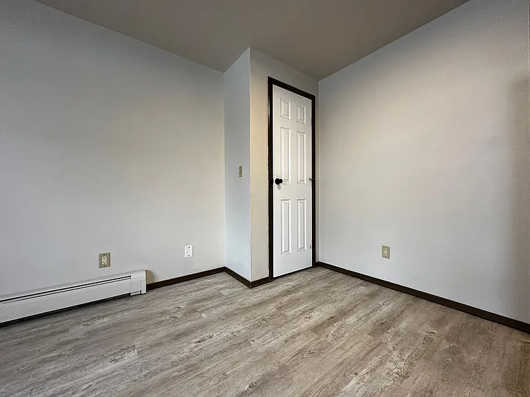 1052 Winter Ln — Photo 9