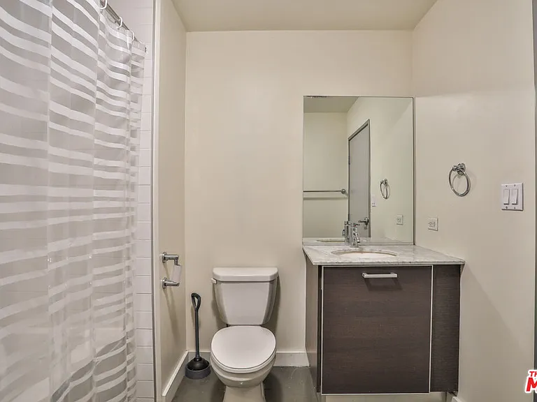 645 W 9th St #201 — Photo 3
