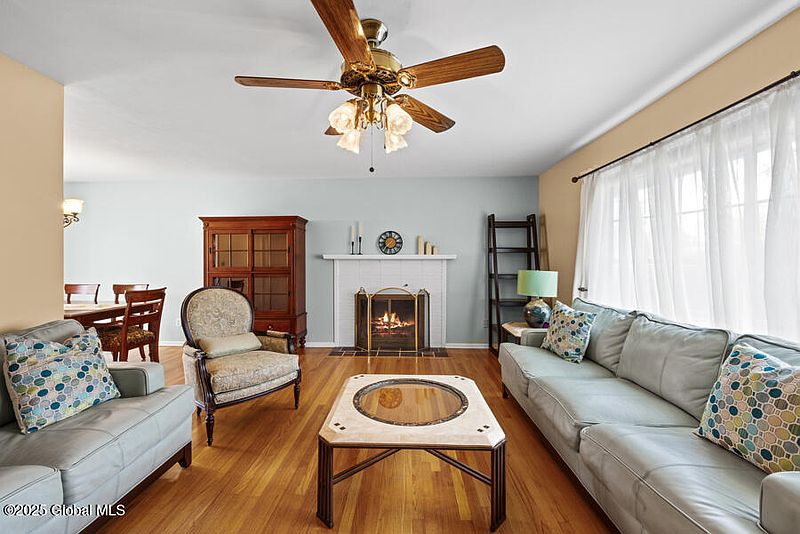5th image of 55 Montrose Drive