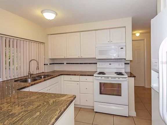 4th image of 3239 Bainbridge Dr