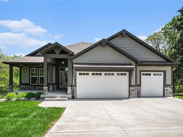 1801 SW Cemetery Rd, Oak Grove, MO 64075