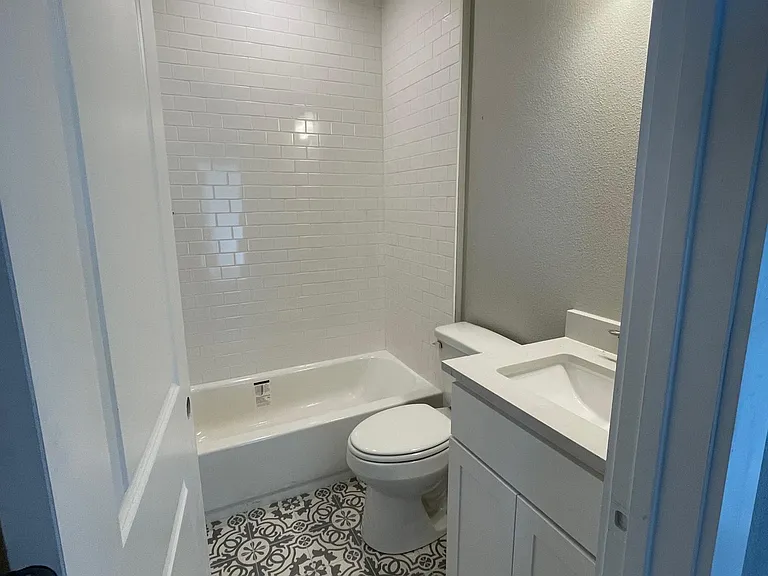 1027 Twain St — Photo 12