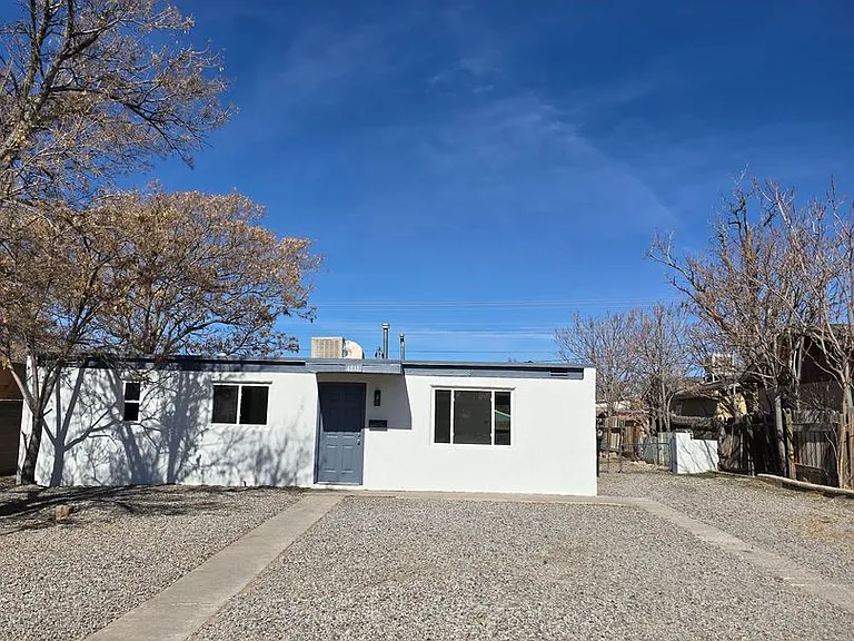 4811 Comanche Rd NE — Photo 1