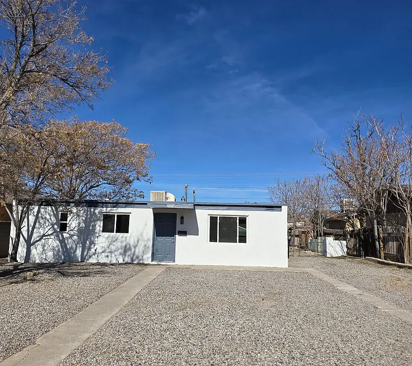 4811 Comanche Rd NE