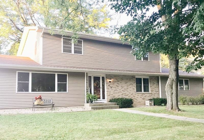1st image of 414 Meadow Ln