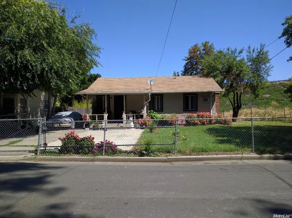 2411 W Acacia St, Stockton, CA 95203