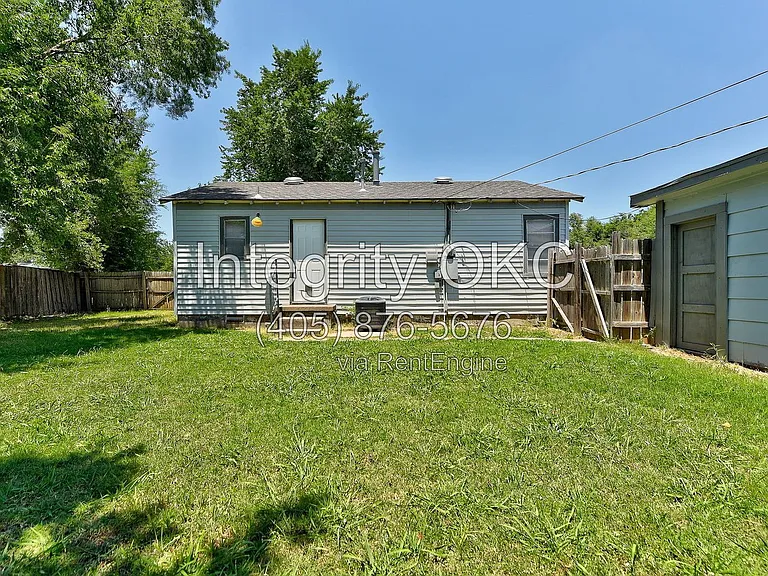 416 Reed Pl — Photo 2