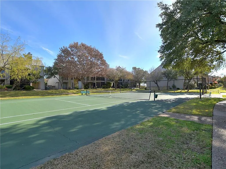 120 World Of Tennis Sq — Photo 26