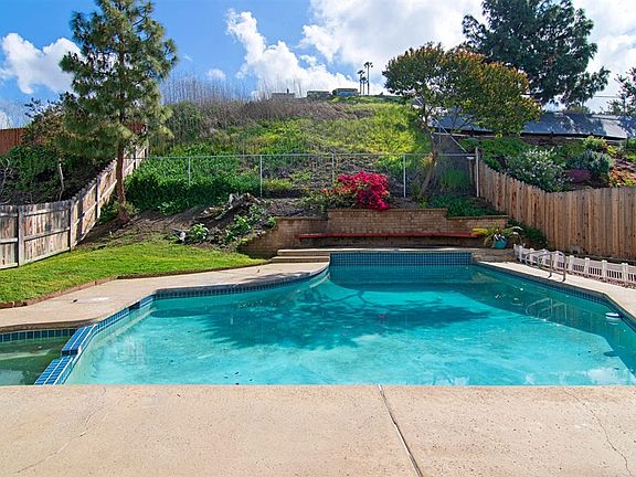 2nd image of 7865 Hillandale Dr
