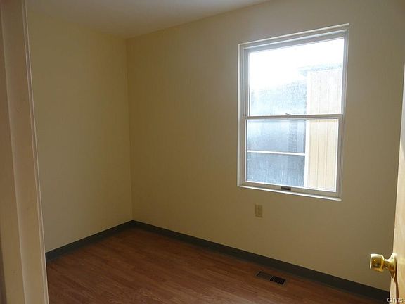 5th image of 108 Wayne St Unit 8