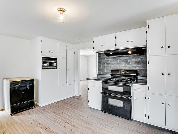4th image of 914 S 48th St #1