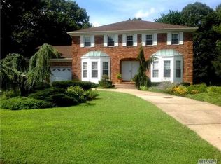 42 Wenwood Dr, Hauppauge, NY 11788
