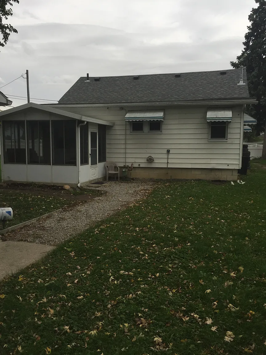 305 E Sophia St photo 1
