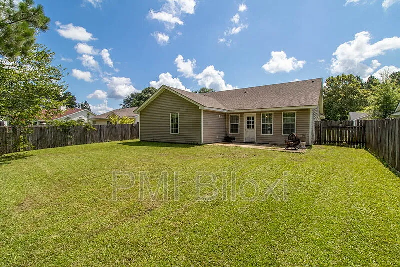 3 bed, 2.0 bath, 1702 sqft, $1,760 — Photo 3