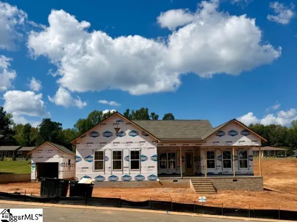 108 Halowell Ln, Travelers Rest, SC 29690