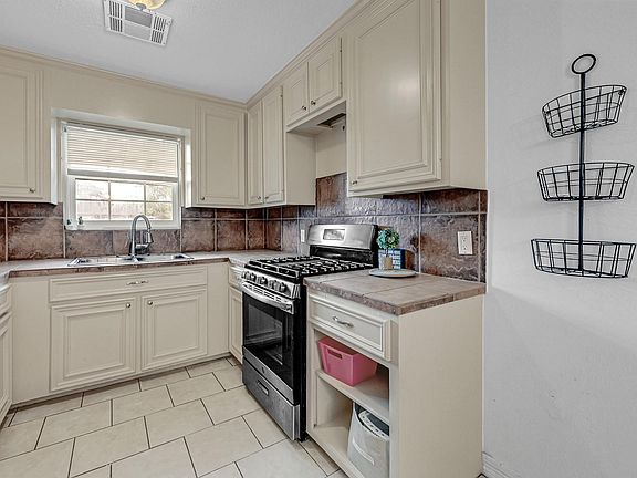 3rd image of 3509 Guthrie Dr